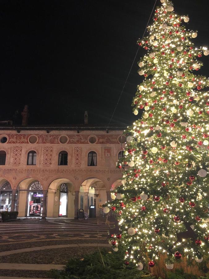 Emma Home Adiacente Alla Piazza Ducale Vigevano Exterior photo