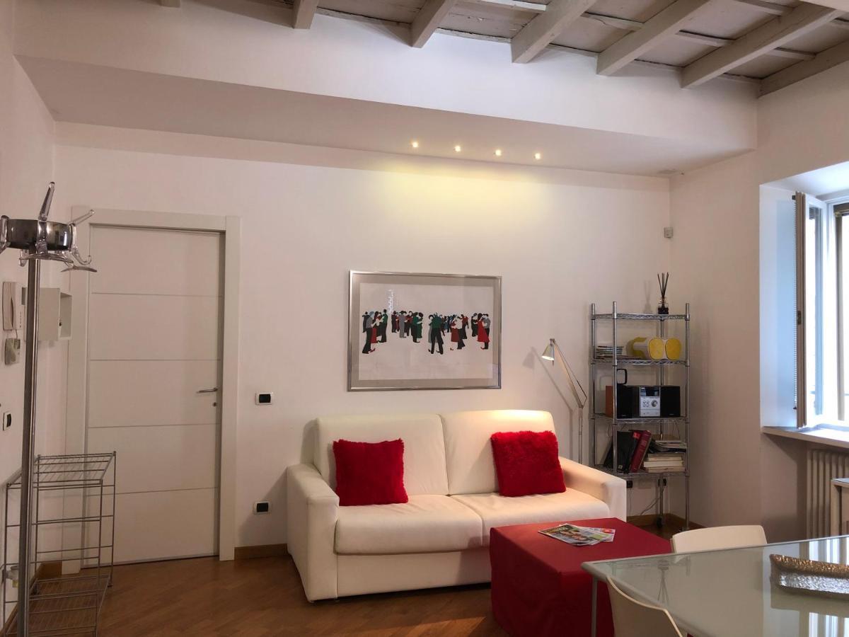 Emma Home Adiacente Alla Piazza Ducale Vigevano Exterior photo